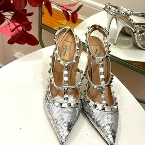 Valentino Garavani Shine like a diamond 👑 wore one time ..